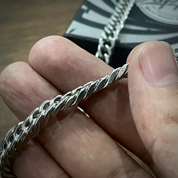 8mm Silver Diamond Cut Cuban NBold Bracelet For Mens & Womens With Free Home Deliveryeck Chain